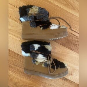 NEW! Faux fur moon boot